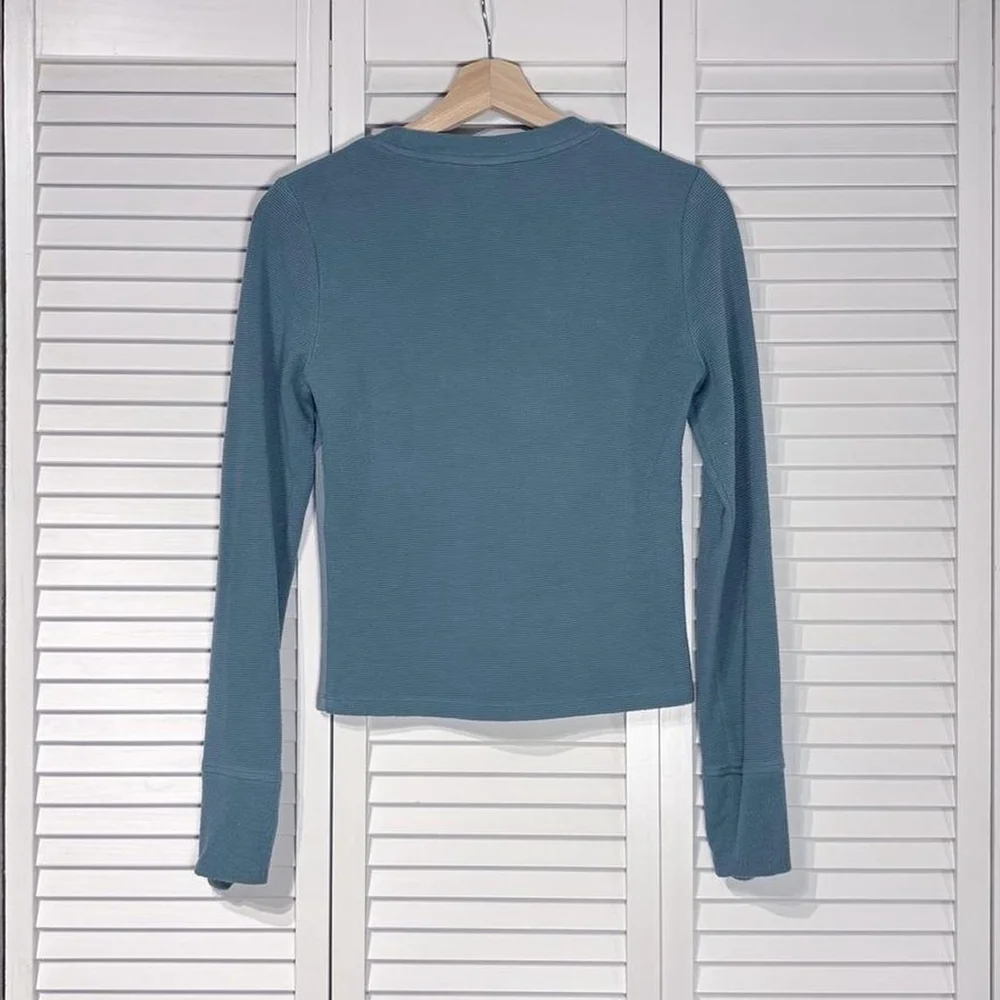 Victoria’s Secret thermal top - Picture 3 of 4